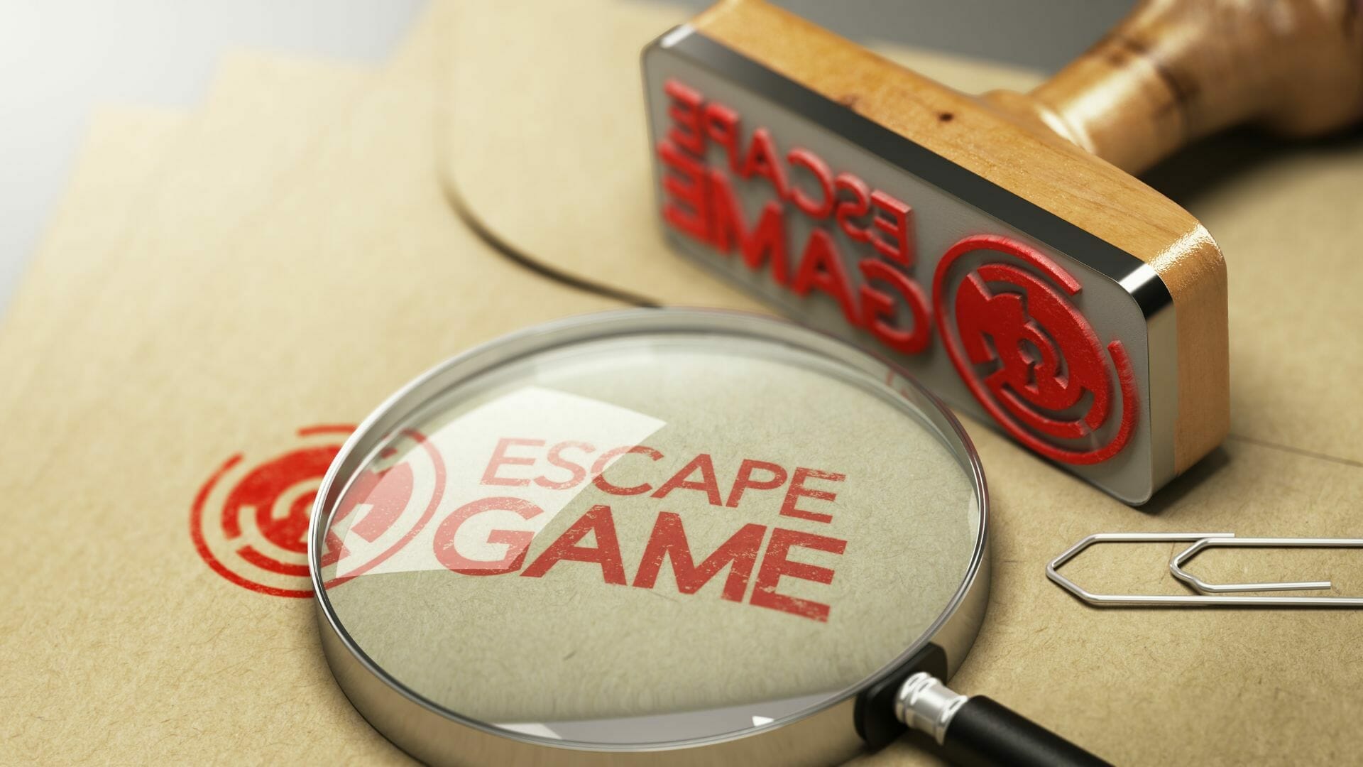 Ein Stempel mit der Aufschrift Escape Game und eine Lupe